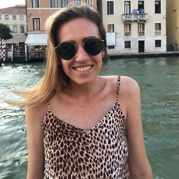 Meet your Posher, Kira - Picture 1 of 1